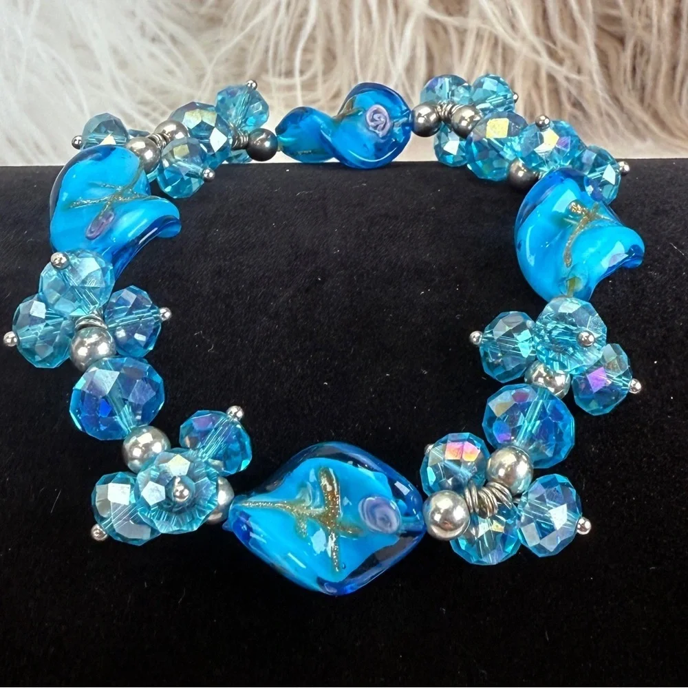 Beautiful reflective blue beaded glass stretch bracelet